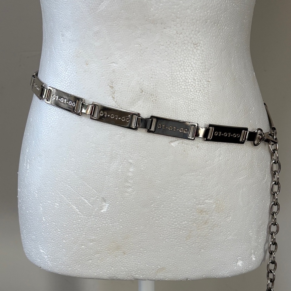 Belt silver-tone metal chain  featuring rectangular links